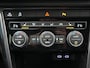 Volkswagen T-Roc 1.5 TSI Sport Navigatie - LED - Camera - Stoelverwarming - ACC