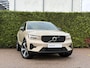 Volvo XC40 B4 Plus Dark | Harman/Kardon | Trekhaak | Elektrisch Verstelbare stoelen |