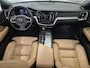 Volvo V60 Cross Country 2.0 T5 AWD Pro | Adaptieve Cruise Control | Panoramadak | Parkeercamera | Stoelverwarming | Elektr. Achterklep | Elektr. Verstelb. Stoelen met Geheugen |