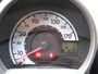 Peugeot 107 1.0 Active 5-Deurs * Airco * Mistlampen * Led Dagrij Verlichting * Set Winterbanden * Radio Cd Speler * TOP Onderhouden * Vingerhoets; Vierde Generatie Eersteklas Service !