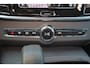 Volvo V90 T6 Recharge AWD Plus Dark - IntelliSafe Assist & Surround - 360º Camera - Harman/Kardon audio - Adaptieve LED koplampen - Verwarmde voorstoelen, stuur & achterbank - Parkeersensoren voor & achter - Elektr. bedienb. voorstoelen met geheugen - Extra getint glas - Elektr. inklapbare trekhaak - 19' LMV
