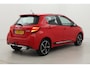 Toyota Yaris 1.3 VVT-i Dynamic | Volledige dealerhistorie | Trekhaak | Navigatie | Cruise Control | Airco | Camera | 16 inch | Bluetooth | Dakspoiler