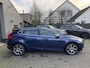 Volvo V40 Cross Country 2.0 D3 Momentum | Navigatie | Lederen Bekleding | Stoelverwarming | Trekhaak |