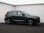 Volvo XC40 2.0 B4 Plus Dark / Trekhaak / All Season Banden / Stoel+Stuurwielverwarming / Elek. verstelbare stoelen / Harman Kardon Audio / Blis