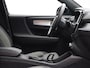 Volvo XC40 2.0 B4 Plus Dark / Trekhaak / All Season Banden / Stoel+Stuurwielverwarming / Elek. verstelbare stoelen / Harman Kardon Audio / Blis