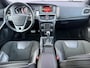 Volvo V40 2.0 T5 R-Design | Parkeercamera | Keyless entry/start | Panoramadak | Elektrisch vertelbare bestuurdersstoel met geheugen | Stoelverwarming | LED |