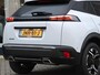 Peugeot 2008 1.2 PureTech 130 Allure | Navigatie | Achteruitrijcamera | Climate Control | Cruise Control | Parkeersensoren v+a | Draadloze Apple Carplay / Android Auto | Digitaal instrumentenpaneel | Armsteun | Elektrisch inklapbare spiegels | DAB+ radio | Led koplampen | Donker getint glas | 17" lichtmetalen velgen |