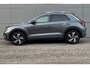 Volkswagen T-Roc 1.5 TSI R-Line / Electrisch Schuifdak / Keyless entry & Start / Led Koplampen / Apple Car Play / Parkeercamera / Parkeersensoren / Digitaal dashboard / Stoelverwarming voor /