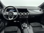 Mercedes-Benz GLA GLA 180 Automaat Business Solution AMG | Nightpakket | Parktronic met camera | LED | Stoelverwarming | Trekhaak | Zitcomfortpakket | Licht en Zichtpakket