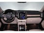 Volvo XC40 T4 Inscription - Panorama/schuifdak - IntelliSafe Assist & Surround - Verwarmde voorstoelen - Parkeercamera achter - Parkeersensoren voor & achter - Elektr. bedienb. voorstoelen met geheugen links - Elektr. inklapbare trekhaak - 18' LMV