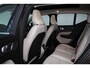 Volvo XC40 T4 Inscription - Panorama/schuifdak - IntelliSafe Assist & Surround - Verwarmde voorstoelen - Parkeercamera achter - Parkeersensoren voor & achter - Elektr. bedienb. voorstoelen met geheugen links - Elektr. inklapbare trekhaak - 18' LMV