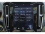 Volvo XC40 T4 Inscription - Panorama/schuifdak - IntelliSafe Assist & Surround - Verwarmde voorstoelen - Parkeercamera achter - Parkeersensoren voor & achter - Elektr. bedienb. voorstoelen met geheugen links - Elektr. inklapbare trekhaak - 18' LMV