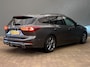 Ford Focus Wagon 1.0 EcoBoost Hybrid ST Line | Trekhaak | Stoel/stuur/voorruit verwarming | Cruise adaptief | Dodehoek detectie | Camera | Apple Carplay/Android Auto | Achteruitrijcamera | Apple Carplay/Android Auto|telefoonintegratie premium | Cruise control adaptief met Stop&Go en stuurhulp