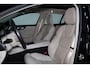 Volvo V60 T6 Recharge AWD Business Pro - Panorama/schuifdak - IntelliSafe Assist & Surround - 360º Camera - Harman/Kardon audio - Adaptieve LED koplampen - Verwarmde voorstoelen & stuur - Parkeersensoren voor & achter - Head up display - Standkachel - 19' LMV