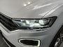 Volkswagen T-Roc 1.5 TSI Sport / AUTOMAAT/ PANO/ PARK. SENSOREN + CAMERA/ RIJ-MODI/ LED/ ADAPT. CRUISE/ 18" LMV/ DIGITAL DASH/ CLIMA/ NAVI/ DAB