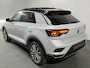 Volkswagen T-Roc 1.5 TSI Sport / AUTOMAAT/ PANO/ PARK. SENSOREN + CAMERA/ RIJ-MODI/ LED/ ADAPT. CRUISE/ 18" LMV/ DIGITAL DASH/ CLIMA/ NAVI/ DAB