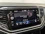 Volkswagen T-Roc 1.5 TSI Sport / AUTOMAAT/ PANO/ PARK. SENSOREN + CAMERA/ RIJ-MODI/ LED/ ADAPT. CRUISE/ 18" LMV/ DIGITAL DASH/ CLIMA/ NAVI/ DAB