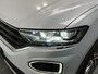 Volkswagen T-Roc 1.5 TSI Sport / AUTOMAAT/ PANO/ PARK. SENSOREN + CAMERA/ RIJ-MODI/ LED/ ADAPT. CRUISE/ 18" LMV/ DIGITAL DASH/ CLIMA/ NAVI/ DAB