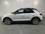 Volkswagen T-Roc 1.5 TSI Sport / AUTOMAAT/ PANO/ PARK. SENSOREN + CAMERA/ RIJ-MODI/ LED/ ADAPT. CRUISE/ 18" LMV/ DIGITAL DASH/ CLIMA/ NAVI/ DAB