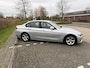 BMW 3-Serie 320i Edition Business*NEW APK*CRUISE*NAVI*PARK SENSOREN*VELGEN*ELKT-RAAM*C-D AFSTAND