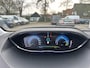 Peugeot 3008 1.6 HYbrid 225 PK Allure | Navigatie | Plug-In Hybride | Climate Control | Cruise Control | Camera | LED Verlichting | 18" Lichtmetalen Velgen | All Season Banden | Stoelverwarming | Parkeersensoren | Dode Hoek Bewaking |