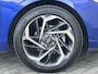 Hyundai i20 1.0 T-GDI Comfort Smart Automaat / Fabrieksgarantie tot 10-2027 / Apple Carplay & Android Auto / Dealer onderhouden / Navigatie / Stuur & Stoelverwarming / Achteruitrijcamera / Cruise / DAB /