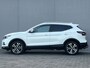 Nissan Qashqai 1.3 DIG-T Design Edition / Trekhaak 1500kg) / Dealeronderhouden / Panoramadak / Climate Control / Cruise Control / Rondzichtcamera / Apple Carplay/Android Auto / Navigatie /