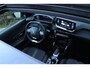 Peugeot e-2008 EV GT 50 kWh | Adapt. Cruise | Schuif/kantel dak | Stoelverwarming | Camera | Keyless | Navi | Carplay
