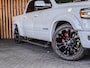 Dodge Ram 1500 5.7 V8 402PK 4x4 Crew Cab Limited | WIDEBODY | PANORAMADAK | LUCHTVERING | BIG SCREEN | PARELMOER WIT |