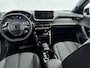 Peugeot 2008 1.2 Hybrid 145 Allure | DEMO | Navigatie | Adaptieve cruise | Lichtmetalen velgen |