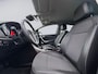 Opel Astra 1.4 Turbo Blitz, achteruitrijcamera, navigatie, 1/2 lederen interieur, parkeersensoren voor en achter, luxe uitvoering