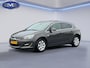 Opel Astra 1.4 Turbo Blitz, achteruitrijcamera, navigatie, 1/2 lederen interieur, parkeersensoren voor en achter, luxe uitvoering