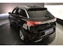 Volkswagen T-Roc R-Line Edition 1.5 TSI 150pk DSG Automaat Trekhaak, Adaptive cruise control, Navigatie, Achteruitrijcamera, Stoelverwarming, Parkeersensoren, App connect