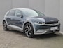 Hyundai Ioniq 5 Lounge 73kWh Automaat / Fabrieksgarantie tot 10-2027* / Accu SoH 100% /  HUD / Trekgewicht 1600 Kg / WLTP bereik 481 km / CCS snelladen / Stuur-, Stoel en Achterbank verwarming / Adaptief CC / Rondomzicht camera / Meerprijs gebruikte winterset € 599 /