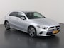Mercedes-Benz A-klasse 180 Luxury Line | Distronic | Getin glas | Stoelverwarming | Achteruitrijcamera | Apple Carplay |