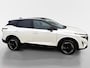 Nissan Qashqai 1.3 MHEV Xtronic N-Connecta Apple Carplay/Android Auto , airco (automatisch) , cruise control adaptief met Stop&Go en stuurhulp , elektrisch bedienbare achterklep met sensorsturing , navigatiesysteem , panoramadak , voorstoelen verwarmd en stuur , rondomzicht camera
