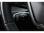 Peugeot e-2008 EV Allure Pack 50 kWh | Apple CarPlay & Android Auto | Clima | All Seasons | Cruise