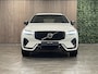 Volvo XC60 T6 AWD Recharge R-Design Long Range All Season banden | Stoel en Stuurwielverwarming | Standkachel met Volvo On Call App | Parkeercamera | Lederen Dashboard | Full LED Meesturende koplampen | Voorstoelen elektrisch geheugen | Contour Stoelen | Zitting verlenging voorstoelen | Google Infotainment | Cruise Control | Schuifdak | 19 Inch | Keyless Drive | Parkeersensoren voor+achter | Elektrisch bedienbare achterklep | Apple Carplay | DAB Radio | Draadloos telefoon opladen |