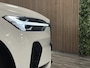 Volvo XC60 T6 AWD Recharge R-Design Long Range All Season banden | Stoel en Stuurwielverwarming | Standkachel met Volvo On Call App | Parkeercamera | Lederen Dashboard | Full LED Meesturende koplampen | Voorstoelen elektrisch geheugen | Contour Stoelen | Zitting verlenging voorstoelen | Google Infotainment | Cruise Control | Schuifdak | 19 Inch | Keyless Drive | Parkeersensoren voor+achter | Elektrisch bedienbare achterklep | Apple Carplay | DAB Radio | Draadloos telefoon opladen |