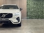 Volvo XC60 T6 AWD Recharge R-Design Long Range All Season banden | Stoel en Stuurwielverwarming | Standkachel met Volvo On Call App | Parkeercamera | Lederen Dashboard | Full LED Meesturende koplampen | Voorstoelen elektrisch geheugen | Contour Stoelen | Zitting verlenging voorstoelen | Google Infotainment | Cruise Control | Schuifdak | 19 Inch | Keyless Drive | Parkeersensoren voor+achter | Elektrisch bedienbare achterklep | Apple Carplay | DAB Radio | Draadloos telefoon opladen |