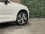 Volvo XC60 T6 AWD Recharge R-Design Long Range All Season banden | Stoel en Stuurwielverwarming | Standkachel met Volvo On Call App | Parkeercamera | Lederen Dashboard | Full LED Meesturende koplampen | Voorstoelen elektrisch geheugen | Contour Stoelen | Zitting verlenging voorstoelen | Google Infotainment | Cruise Control | Schuifdak | 19 Inch | Keyless Drive | Parkeersensoren voor+achter | Elektrisch bedienbare achterklep | Apple Carplay | DAB Radio | Draadloos telefoon opladen |