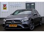 Mercedes-Benz A-klasse 250 e AMG Line Plug in hybride*Perfect MB Onderh.*BTW*1ste Eig.*Apple Carplay-Android/High Perf. Koplamp./Diamond Grille/DAB/Stoelverw./Half Leder/Parkeersens.V+A/18 inch LM*