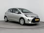 Toyota Yaris 1.5 Hybrid Lease Limited Bi-Tone | Navigatie | Parkeercamera | Cruise Control |
