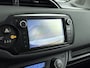 Toyota Yaris 1.5 Hybrid Lease Limited Bi-Tone | Navigatie | Parkeercamera | Cruise Control |