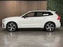 Volvo XC60 T6 AWD Recharge Plus Dark | 360° Camera | Head-Up Display | Adaptieve Cruise Control | Crystal White | 21 Inch | Standkachel met Volvo On call App | Stoel en Stuurwielverwarming | Full LED Meesturende koplampen | Pilot Assist | Elektrische voorstoelen geheugen | Contour Stoelen met wit stiksel en bies | Zitting verlenging voorstoelen | Schuifdak | Google Infotainment | Keyless Drive | Parkeersensoren voor+achter | Elektrisch bedienbare achterklep | DAB Radio | Apple Carplay/Android Auto | Alarm Klasse III | Draadloos telefoon opladen | Crystal White Metallic