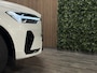 Volvo XC60 T6 AWD Recharge Plus Dark | 360° Camera | Head-Up Display | Adaptieve Cruise Control | Crystal White | 21 Inch | Standkachel met Volvo On call App | Stoel en Stuurwielverwarming | Full LED Meesturende koplampen | Pilot Assist | Elektrische voorstoelen geheugen | Contour Stoelen met wit stiksel en bies | Zitting verlenging voorstoelen | Schuifdak | Google Infotainment | Keyless Drive | Parkeersensoren voor+achter | Elektrisch bedienbare achterklep | DAB Radio | Apple Carplay/Android Auto | Alarm Klasse III | Draadloos telefoon opladen | Crystal White Metallic