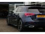 Mercedes-Benz A-klasse 250 e AMG Line Plug in hybride*Perfect MB Onderh.*BTW*1ste Eig.*Pano/Sfeer/Night/MBUX/Apple Carplay-Android/Multi Beam LED Koplamp./Diamond Grille/DAB/Stoelverw./Half Leder/Parkeersens.V+A/19 inch LM*