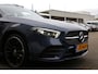 Mercedes-Benz A-klasse 250 e AMG Line Plug in hybride*Perfect MB Onderh.*BTW*1ste Eig.*Pano/Sfeer/Night/MBUX/Apple Carplay-Android/Multi Beam LED Koplamp./Diamond Grille/DAB/Stoelverw./Half Leder/Parkeersens.V+A/19 inch LM*