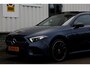 Mercedes-Benz A-klasse 250 e AMG Line Plug in hybride*Perfect MB Onderh.*BTW*1ste Eig.*Pano/Sfeer/Night/MBUX/Apple Carplay-Android/Multi Beam LED Koplamp./Diamond Grille/DAB/Stoelverw./Half Leder/Parkeersens.V+A/19 inch LM*