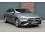 Mercedes-Benz CLA Shooting Brake 250 e AMG Line | Facelift | Distronic | Surround Camera | Verwarmd Stuurwiel | Keyless Go | Sfeerverlichting | Apple Carplay/Android Auto | Multibeam LED |
